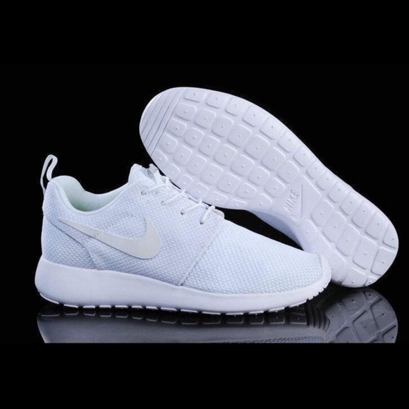 le scarpe nike scarpe bianche comprare poshmark le scarpe nike scarpe bianche comprare poshmark